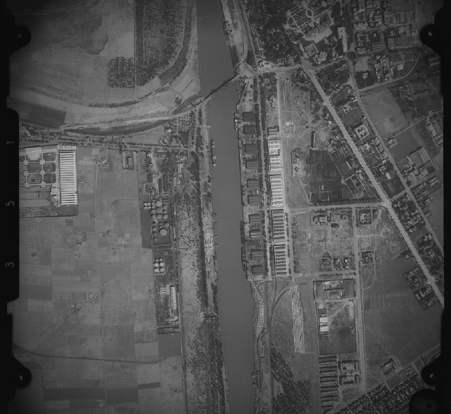 Vuelo sobre al canal navegable del Guadalquivir. Fototeca del IECA 1943-44, fondo CETFA