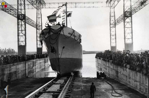 Primera botadura en los astilleros de Sevilla, el buque frutero Astene III, 1955