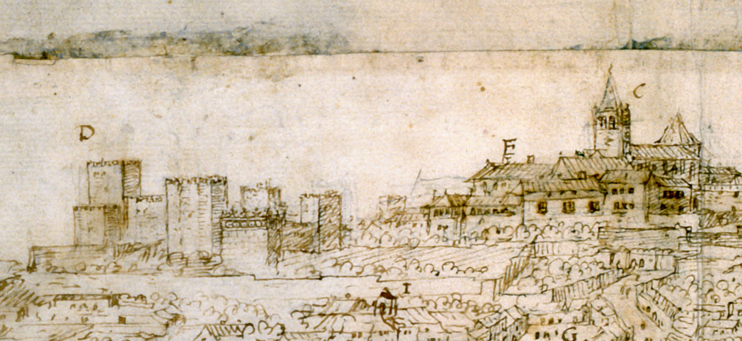 Detalle del castillo de Santiago y la torre de la iglesia de Nuestra Señora de la O